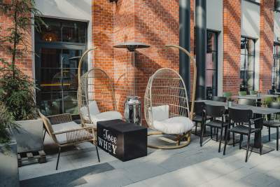 Chwalą się, że to największy zadaszony ogródek knajpiany w Krakowie - zdjęcie 10