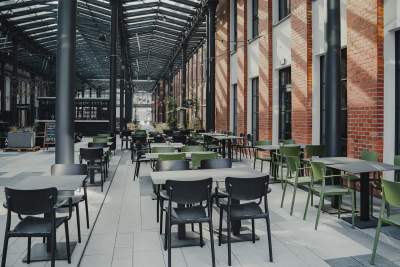 Chwalą się, że to największy zadaszony ogródek knajpiany w Krakowie - zdjęcie 3