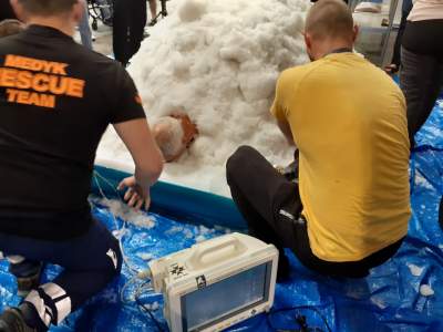 Bicie rekordu Guinnessa w długości przebywania w śniegu - zdjęcie 3