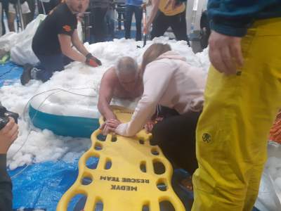 Bicie rekordu Guinnessa w długości przebywania w śniegu - zdjęcie 12