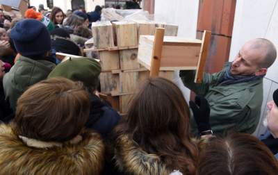 Szturm na magistrat. Każdy chciał to dostać - zdjęcie 13