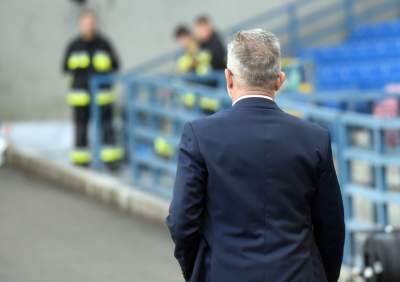 Ostatnie pożegnanie Wisły z Ekstraklasą: czarny dym, kibice na boisku - zdjęcie 35