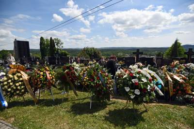Artyści, przyjaciele, bliscy pożegnali Jerzego Trelę. Spoczął w rodzinnych Leńczach - zdjęcie 1