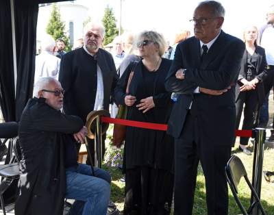 Artyści, przyjaciele, bliscy pożegnali Jerzego Trelę. Spoczął w rodzinnych Leńczach - zdjęcie 13