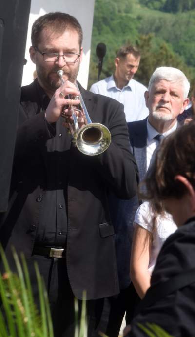 Artyści, przyjaciele, bliscy pożegnali Jerzego Trelę. Spoczął w rodzinnych Leńczach - zdjęcie 29