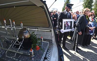 Artyści, przyjaciele, bliscy pożegnali Jerzego Trelę. Spoczął w rodzinnych Leńczach - zdjęcie 9