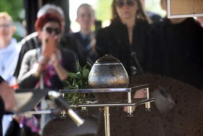 Artyści, przyjaciele, bliscy pożegnali Jerzego Trelę. Spoczął w rodzinnych Leńczach - zdjęcie 21