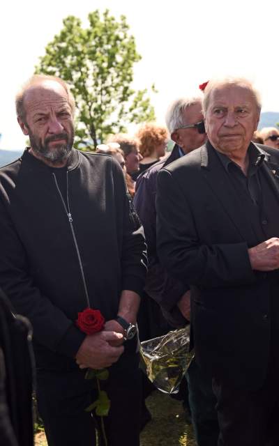 Artyści, przyjaciele, bliscy pożegnali Jerzego Trelę. Spoczął w rodzinnych Leńczach - zdjęcie 33