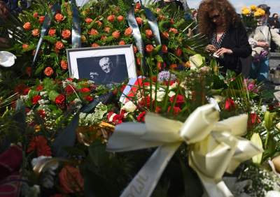 Artyści, przyjaciele, bliscy pożegnali Jerzego Trelę. Spoczął w rodzinnych Leńczach - zdjęcie 39