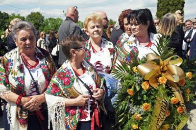 Artyści, przyjaciele, bliscy pożegnali Jerzego Trelę. Spoczął w rodzinnych Leńczach - zdjęcie 10