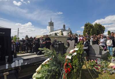 Artyści, przyjaciele, bliscy pożegnali Jerzego Trelę. Spoczął w rodzinnych Leńczach - zdjęcie 20