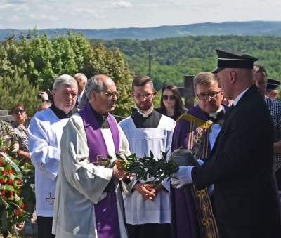 Artyści, przyjaciele, bliscy pożegnali Jerzego Trelę. Spoczął w rodzinnych Leńczach - zdjęcie 28