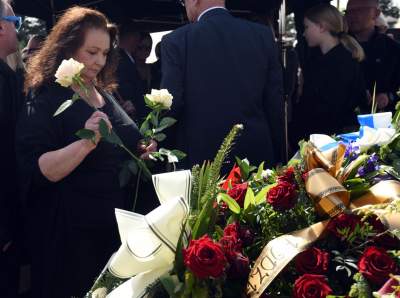 Artyści, przyjaciele, bliscy pożegnali Jerzego Trelę. Spoczął w rodzinnych Leńczach - zdjęcie 38