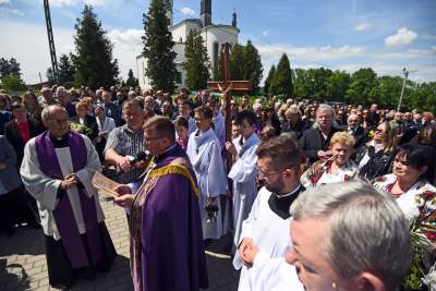Artyści, przyjaciele, bliscy pożegnali Jerzego Trelę. Spoczął w rodzinnych Leńczach - zdjęcie 12