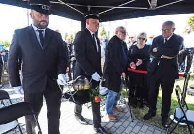 Artyści, przyjaciele, bliscy pożegnali Jerzego Trelę. Spoczął w rodzinnych Leńczach - zdjęcie 14