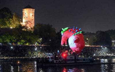 Pofrunął nawet pomnik Smoka Wawelskiego. Wielki pokaz nad Wisłą - zdjęcie 57