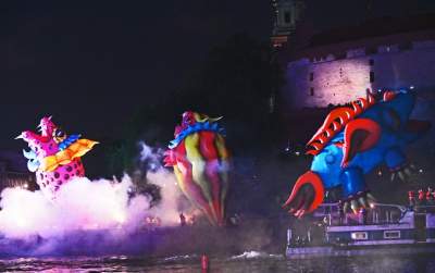 Pofrunął nawet pomnik Smoka Wawelskiego. Wielki pokaz nad Wisłą - zdjęcie 23