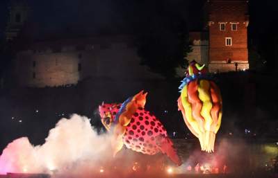 Pofrunął nawet pomnik Smoka Wawelskiego. Wielki pokaz nad Wisłą - zdjęcie 22