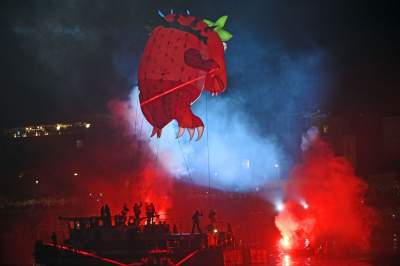 Pofrunął nawet pomnik Smoka Wawelskiego. Wielki pokaz nad Wisłą - zdjęcie 56
