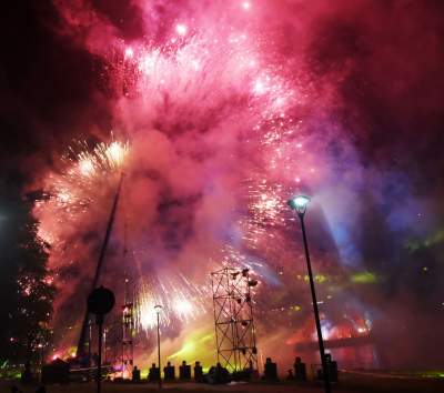 Pofrunął nawet pomnik Smoka Wawelskiego. Wielki pokaz nad Wisłą - zdjęcie 6