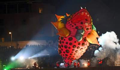 Pofrunął nawet pomnik Smoka Wawelskiego. Wielki pokaz nad Wisłą - zdjęcie 28