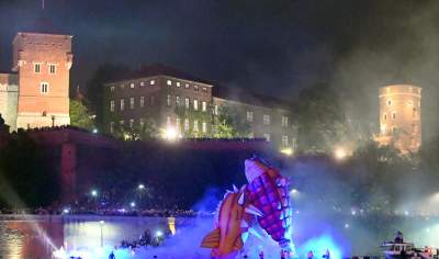 Pofrunął nawet pomnik Smoka Wawelskiego. Wielki pokaz nad Wisłą - zdjęcie 68