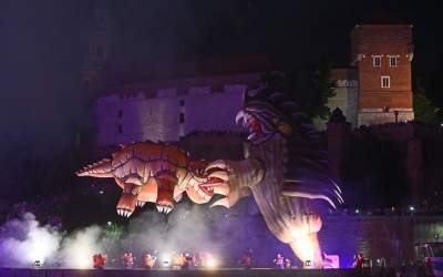 Pofrunął nawet pomnik Smoka Wawelskiego. Wielki pokaz nad Wisłą - zdjęcie 39