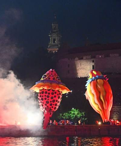 Pofrunął nawet pomnik Smoka Wawelskiego. Wielki pokaz nad Wisłą - zdjęcie 46