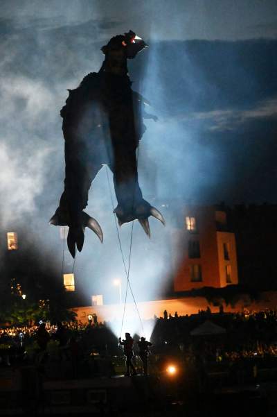 Pofrunął nawet pomnik Smoka Wawelskiego. Wielki pokaz nad Wisłą - zdjęcie 8