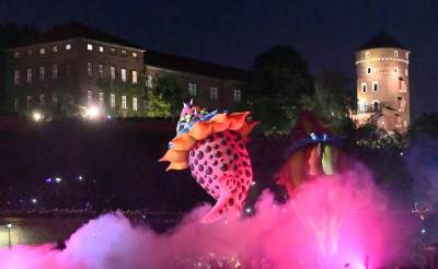 Pofrunął nawet pomnik Smoka Wawelskiego. Wielki pokaz nad Wisłą - zdjęcie 19