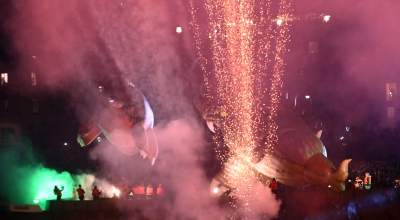 Pofrunął nawet pomnik Smoka Wawelskiego. Wielki pokaz nad Wisłą - zdjęcie 53