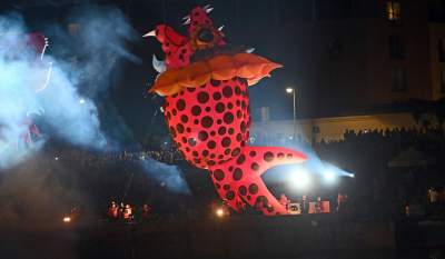 Pofrunął nawet pomnik Smoka Wawelskiego. Wielki pokaz nad Wisłą - zdjęcie 30