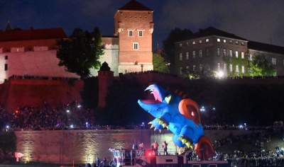 Pofrunął nawet pomnik Smoka Wawelskiego. Wielki pokaz nad Wisłą - zdjęcie 11