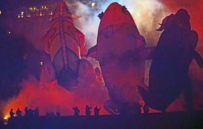 Pofrunął nawet pomnik Smoka Wawelskiego. Wielki pokaz nad Wisłą - zdjęcie 69