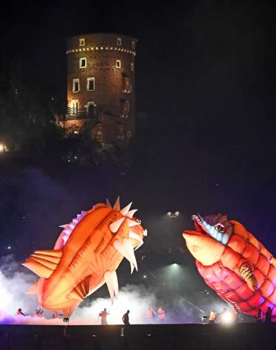 Pofrunął nawet pomnik Smoka Wawelskiego. Wielki pokaz nad Wisłą - zdjęcie 64