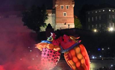 Pofrunął nawet pomnik Smoka Wawelskiego. Wielki pokaz nad Wisłą - zdjęcie 47