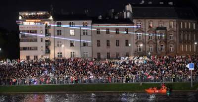 Pofrunął nawet pomnik Smoka Wawelskiego. Wielki pokaz nad Wisłą - zdjęcie 51
