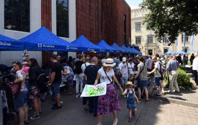 Piknik przed magistratem: smoki, zioła i scena przed urzędem - zdjęcie 28