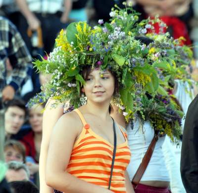 Historia „Wianków”: dobra zabawa i piękne kobiety z kwiatami we włosach - zdjęcie 25