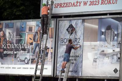 Koniec bilbordowej brzydoty w Krakowie. Tak wygląda demontaż - zdjęcie 1