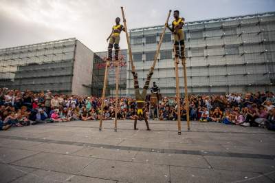 Magiczne show na szczudłach. Teatry uliczne w akcji - zdjęcie 11