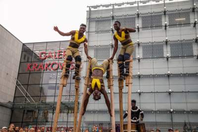 Magiczne show na szczudłach. Teatry uliczne w akcji - zdjęcie 23