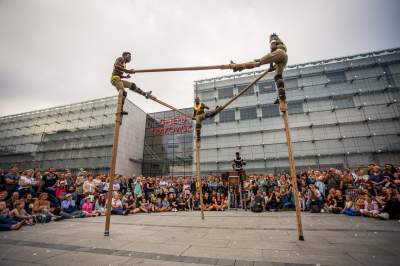 Magiczne show na szczudłach. Teatry uliczne w akcji - zdjęcie 13