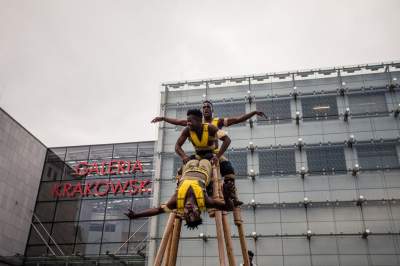 Magiczne show na szczudłach. Teatry uliczne w akcji - zdjęcie 16