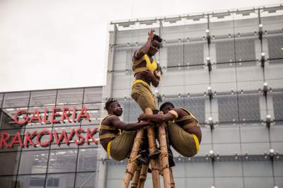 Magiczne show na szczudłach. Teatry uliczne w akcji - zdjęcie 20