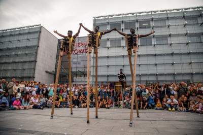 Magiczne show na szczudłach. Teatry uliczne w akcji - zdjęcie 26