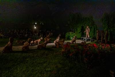 Przejmujący spektakl w ogrodach Muzeum Archeologicznego - zdjęcie 3