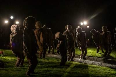 Przejmujący spektakl w ogrodach Muzeum Archeologicznego - zdjęcie 1