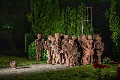 Przejmujący spektakl w ogrodach Muzeum Archeologicznego - zdjęcie 5