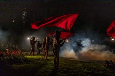 Przejmujący spektakl w ogrodach Muzeum Archeologicznego - zdjęcie 7